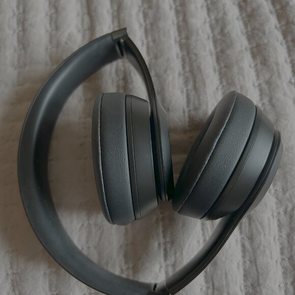 Beats Solo 4 - Picture 4 of 5